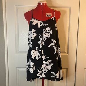 Banana Republic White Lily Print Tank Top size Large